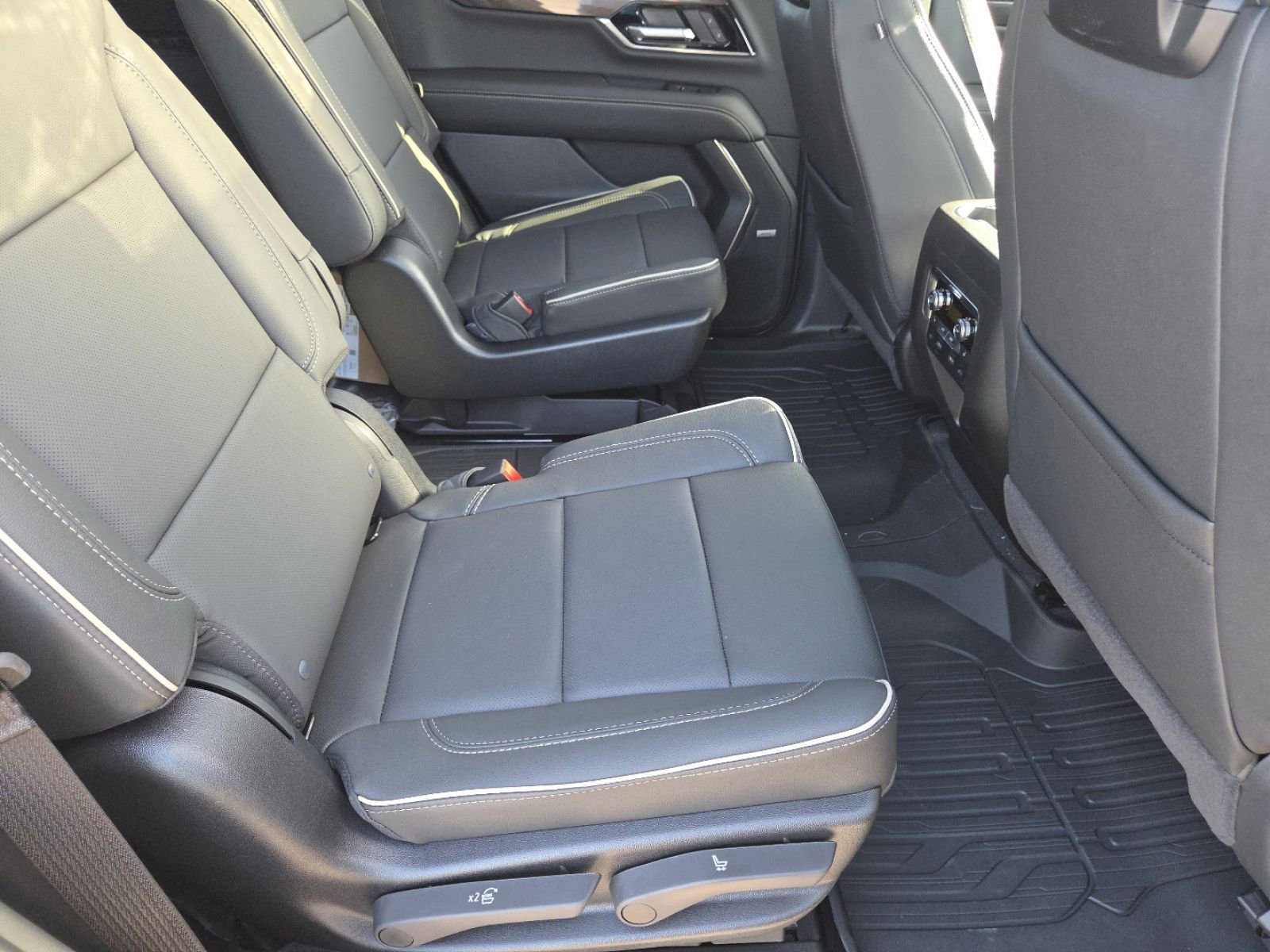 New 2026 GMC Yukon Elevation image 29