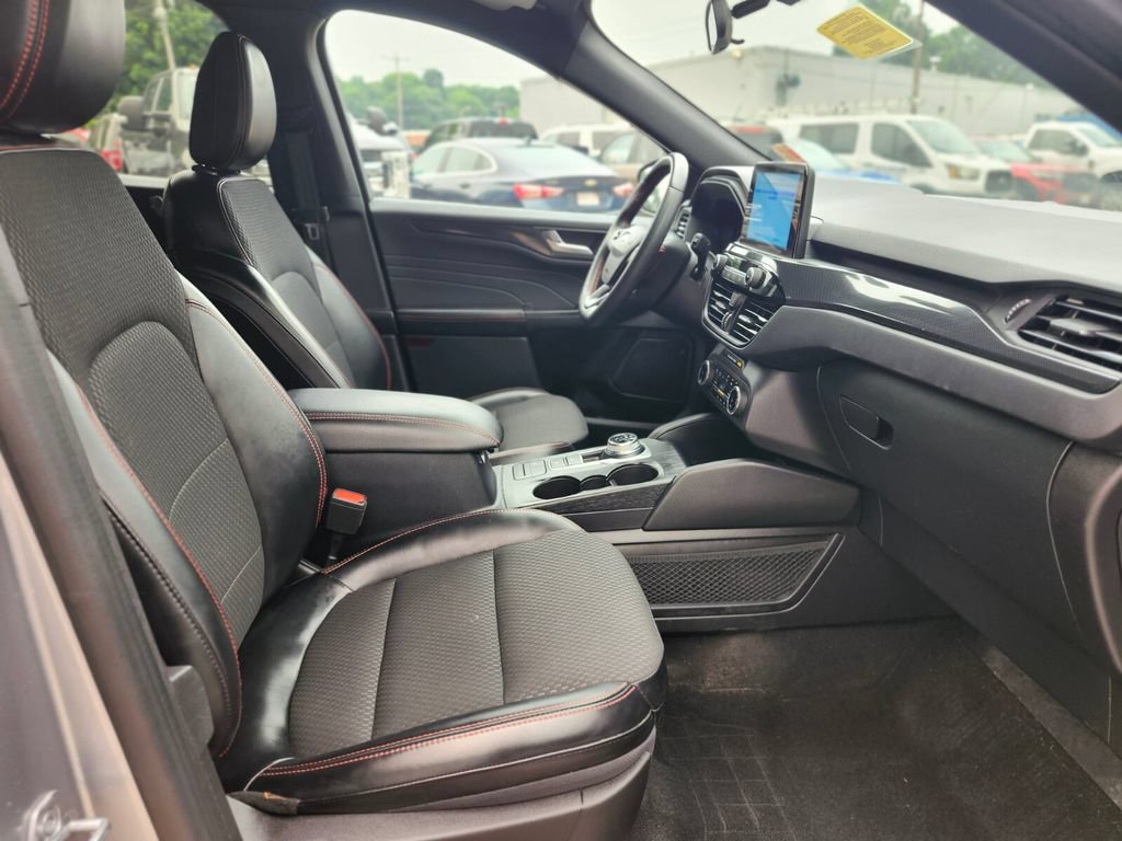 Used 2023 Ford Escape ST-Line Select AWD/4WD image 11