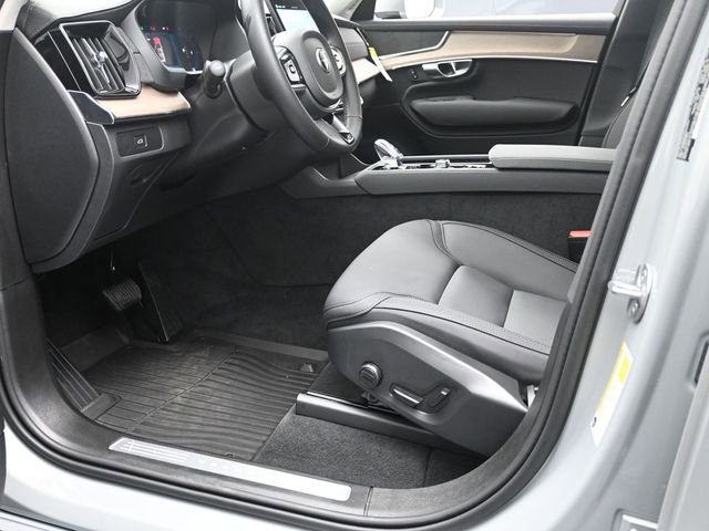 Used 2025 Volvo XC90 B6 Core w/ Protection Package image 17