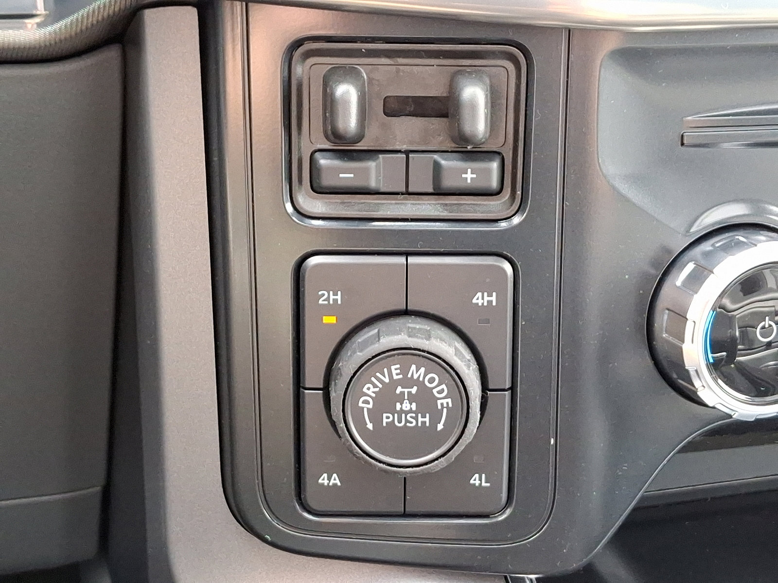 New 2025 Ford F150 Lariat w/ Equipment Group 502A High image 20