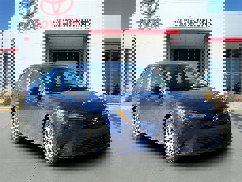 Used 2024 Toyota Corolla LE image 3