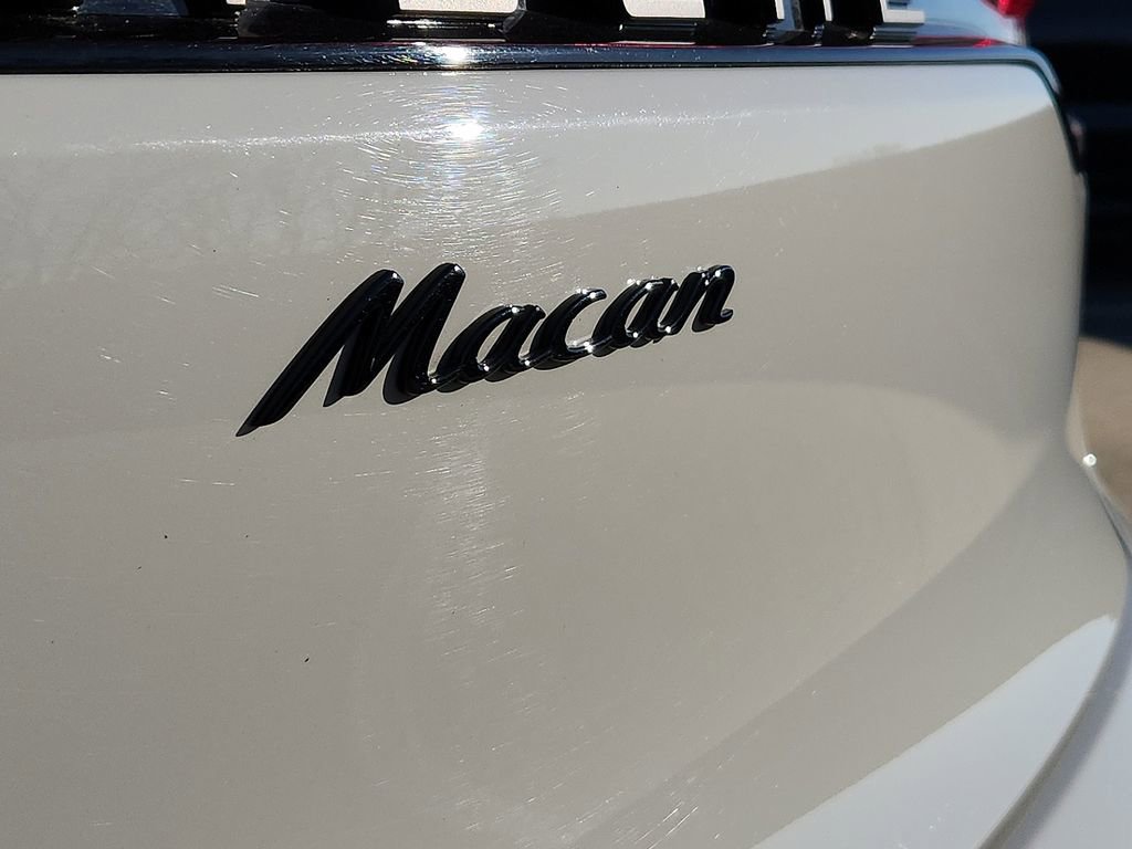 Certified 2025 Porsche Macan image 30