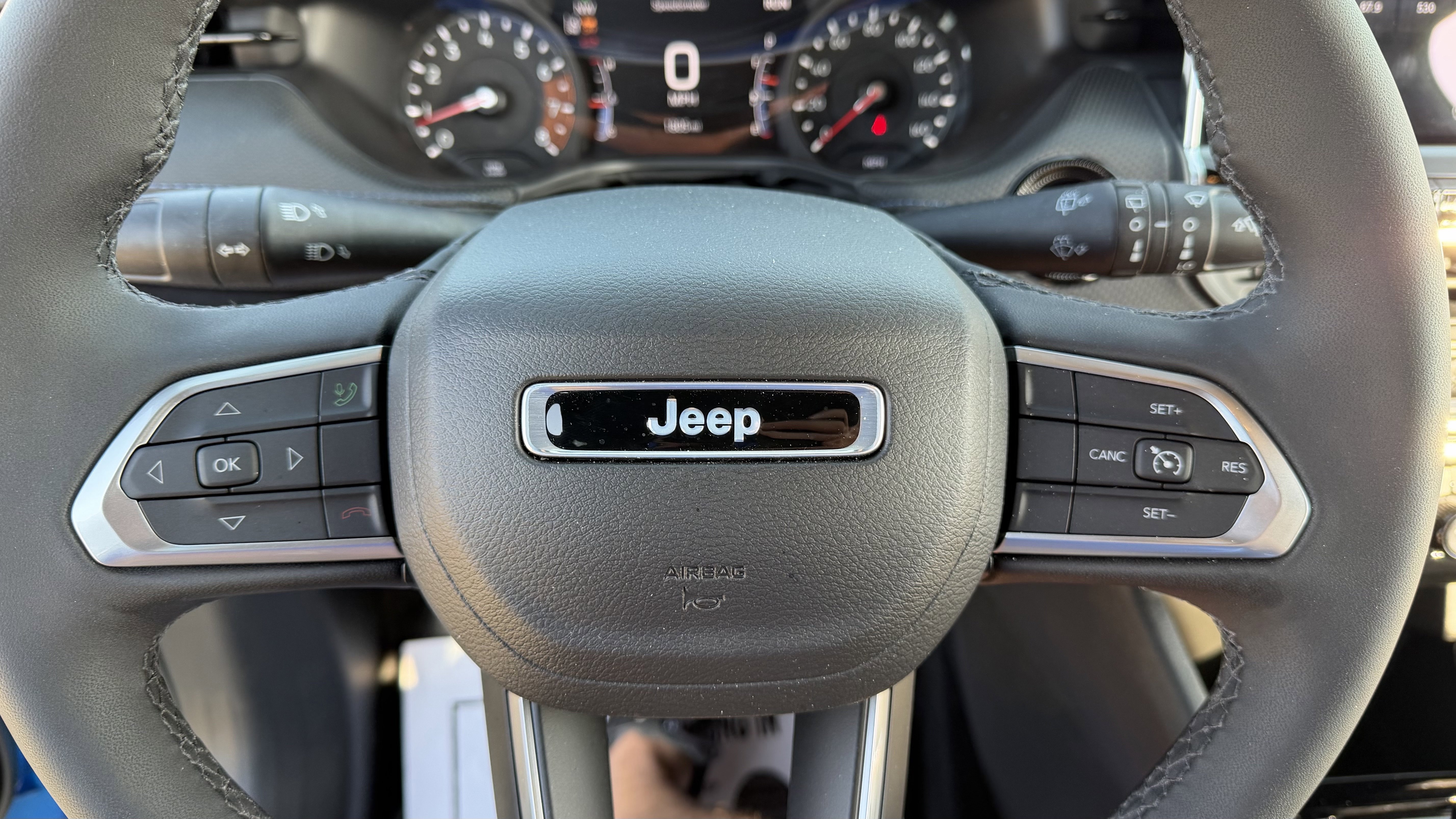 Used 2025 Jeep Compass Latitude w/ Convenience Group AWD/4WD image 16