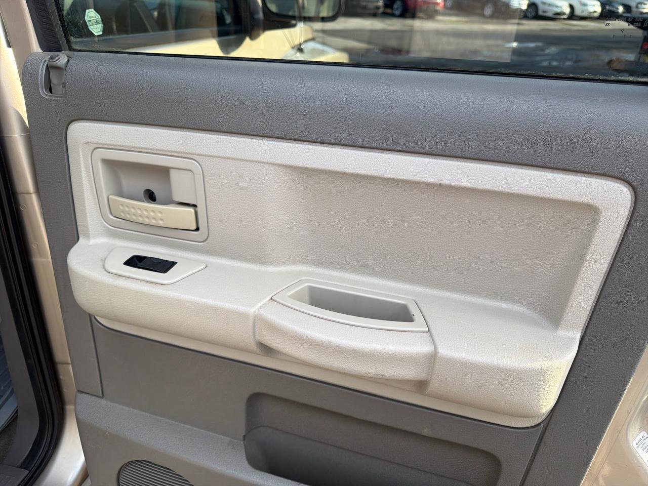 Used 2005 Dodge Dakota SLT image 19