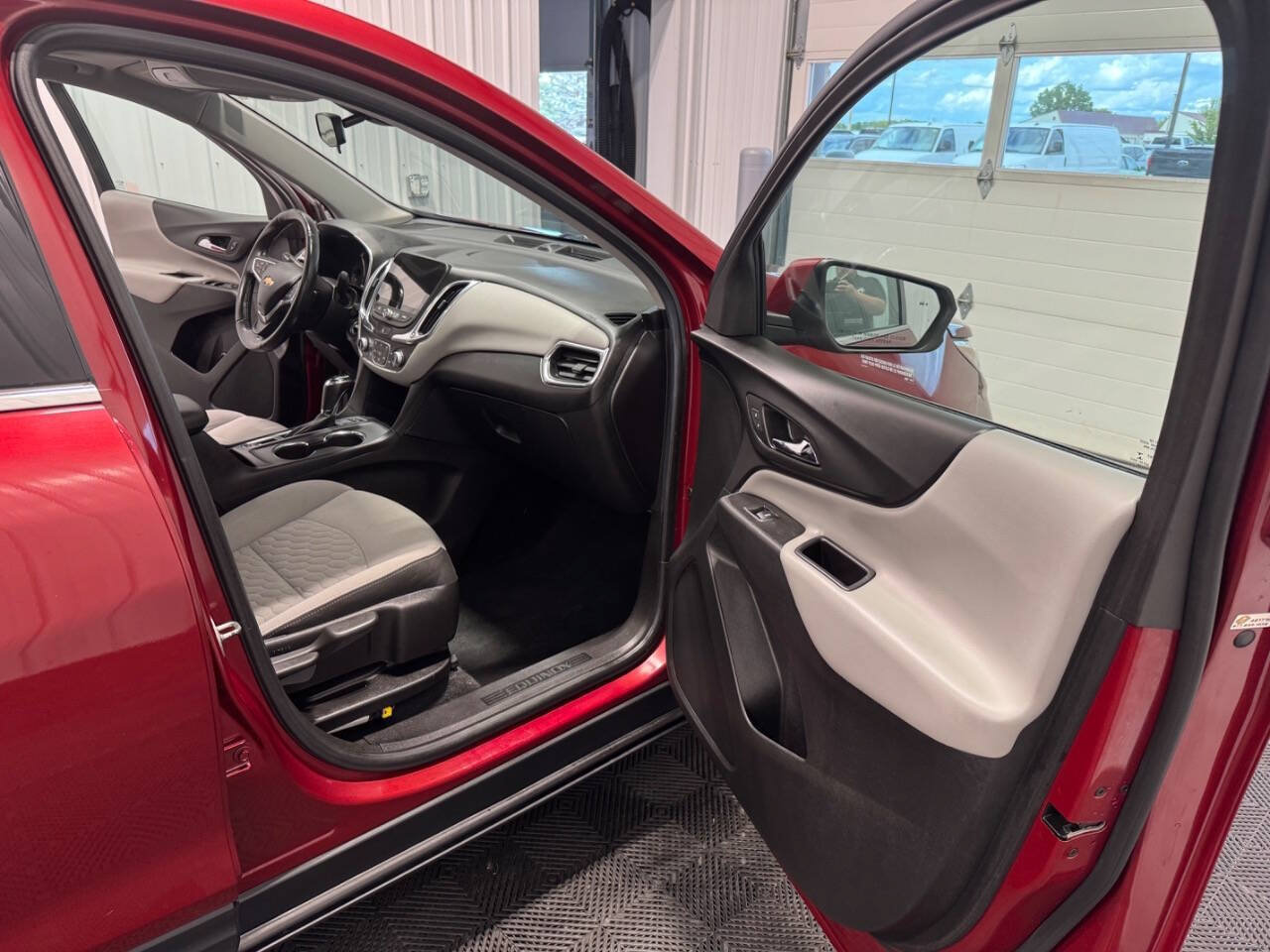 Used 2019 Chevrolet Equinox LT w/ LT True North Edition AWD/4WD image 21