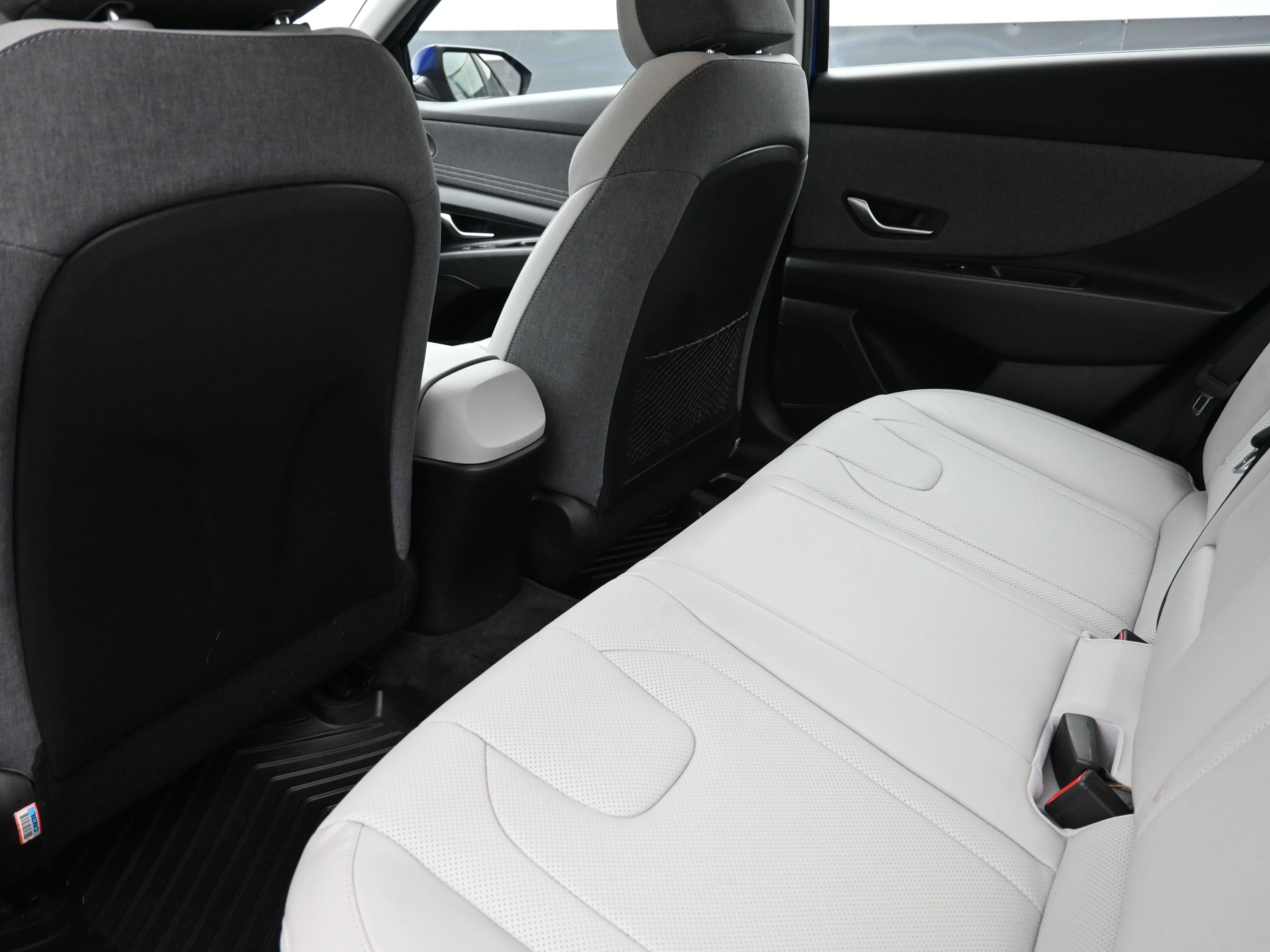 Used 2023 Hyundai Elantra Limited image 21