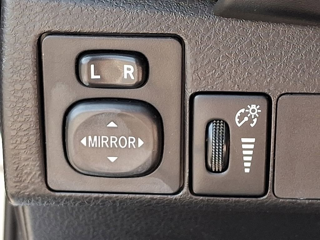 Used 2018 Toyota Corolla LE image 23