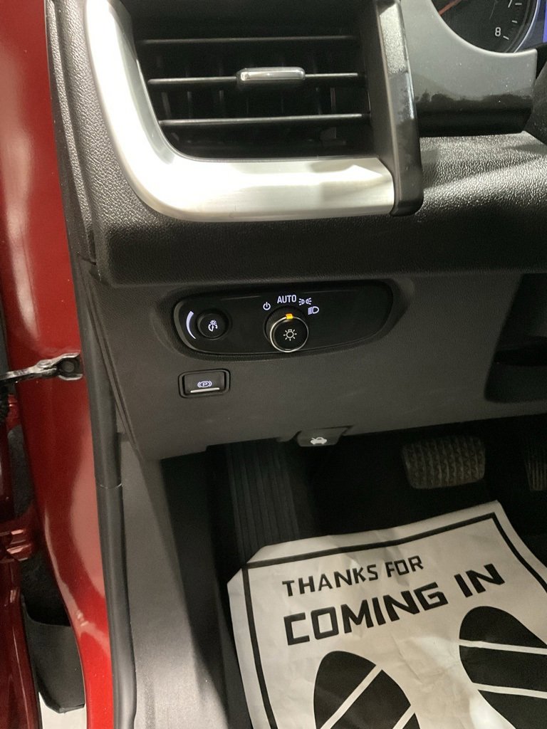 Used 2023 GMC Terrain SLE w/ Driver Convenience Package image 8