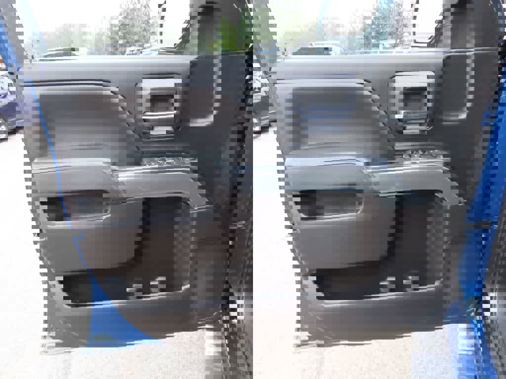 Used 2018 Chevrolet Silverado 1500 LT w/ All Star Edition image 16