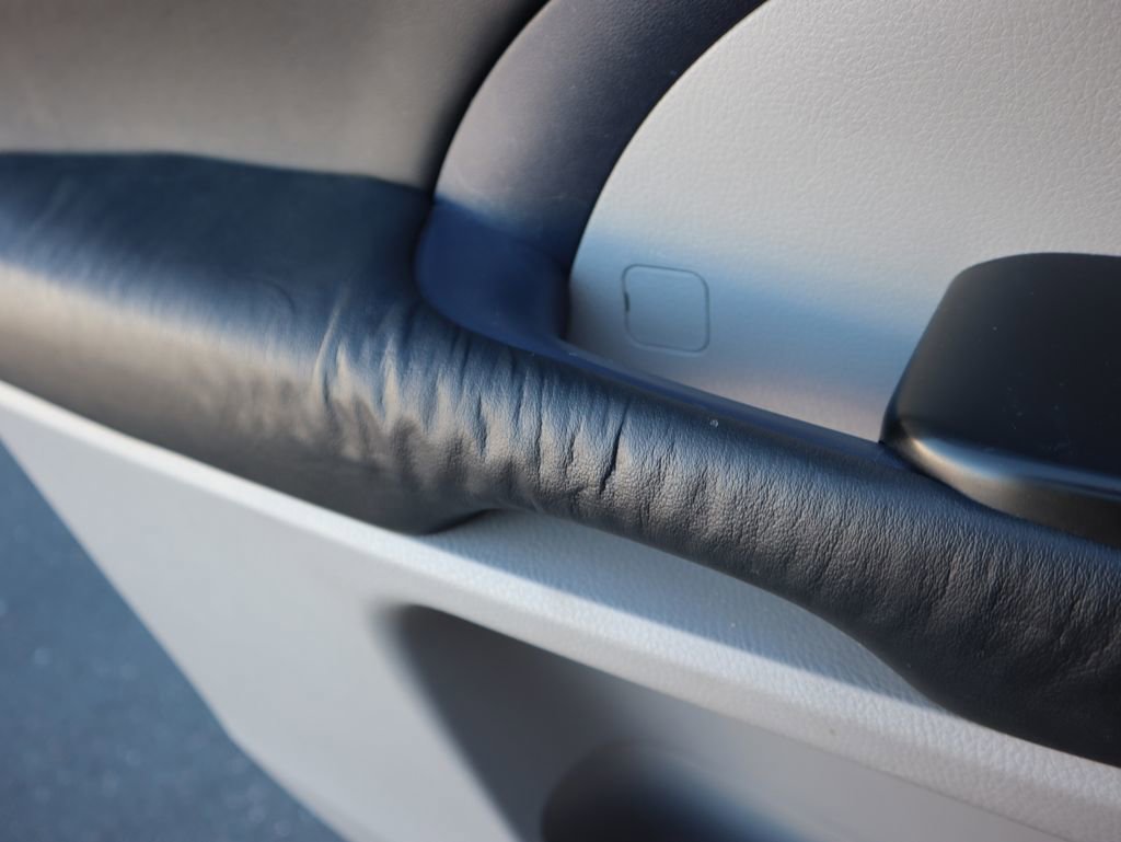 Used 2014 Toyota Highlander Limited image 21