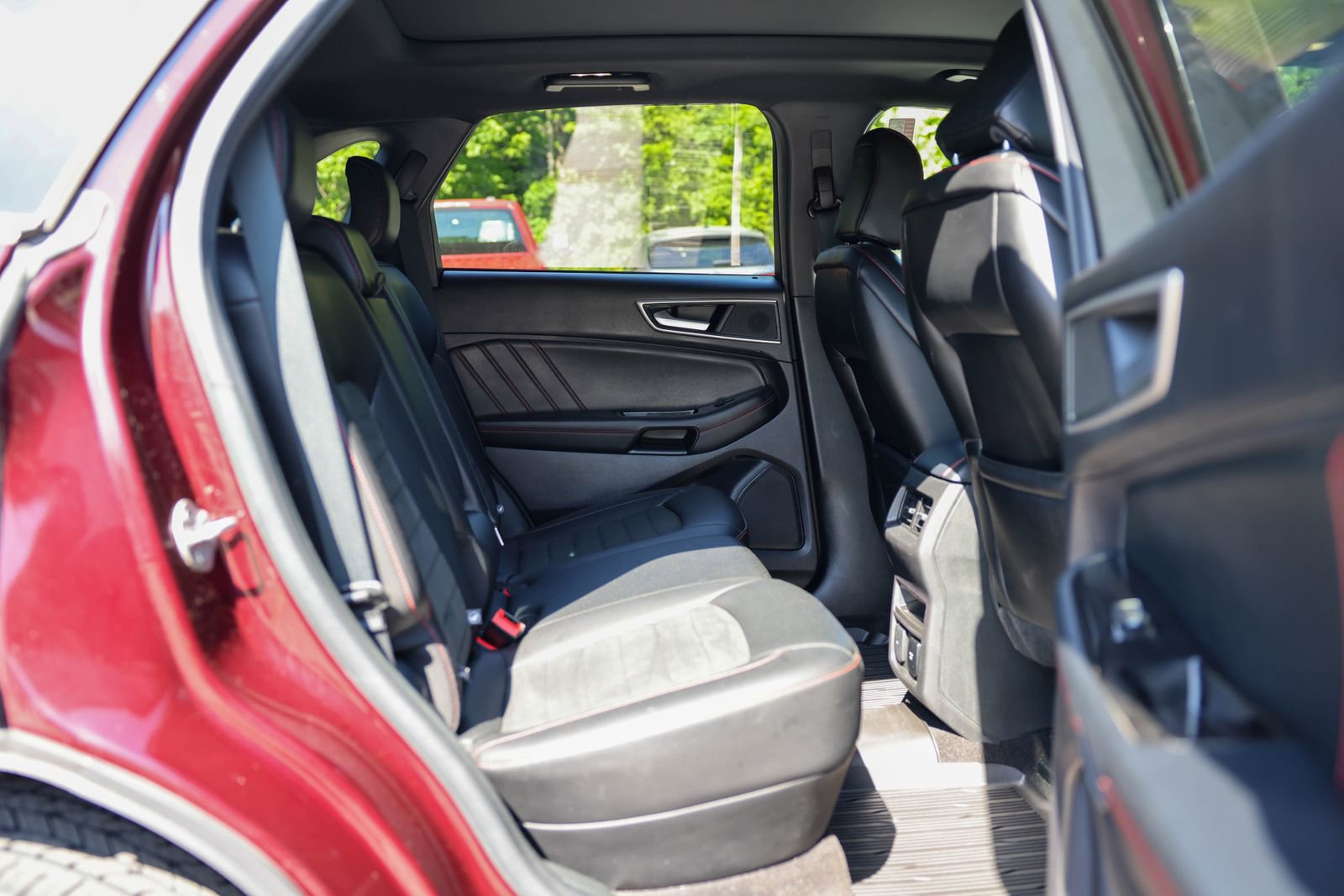 Used 2020 Ford Edge ST-Line w/ Cold Weather Package AWD/4WD image 12