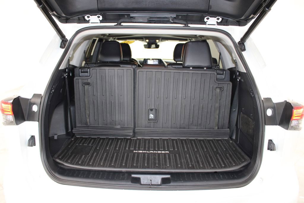 Used 2022 Toyota Highlander XLE image 16