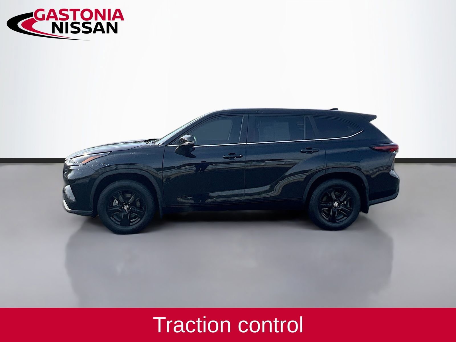 Used 2024 Toyota Highlander LE image 5