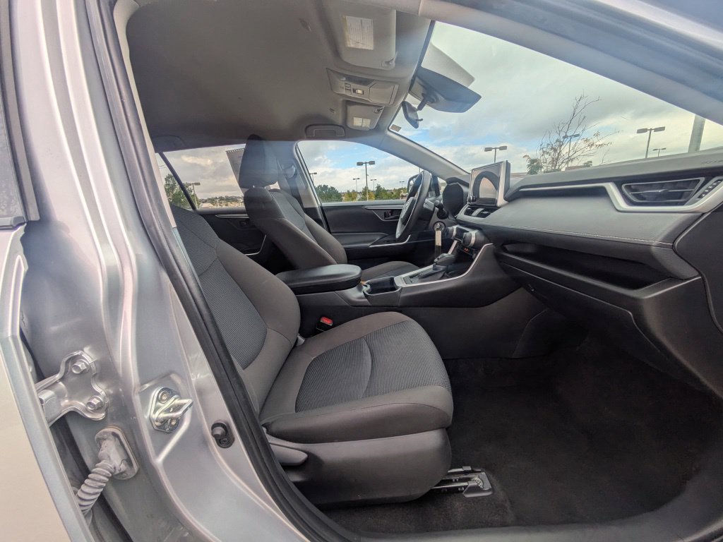 Used 2024 Toyota RAV4 LE AWD/4WD image 32