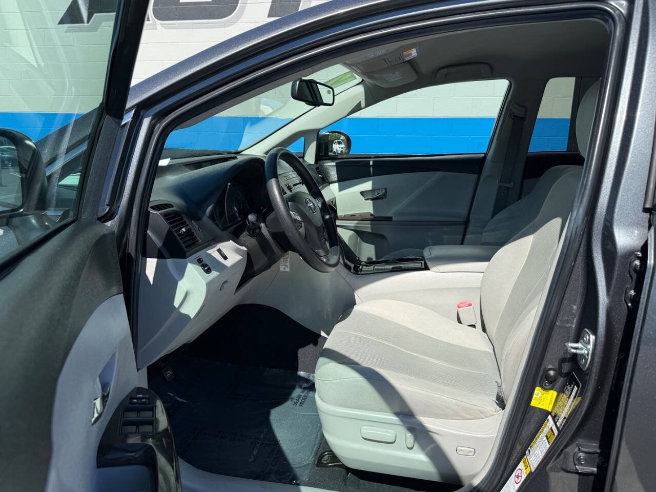 Used 2012 Toyota Venza LE FWD image 8