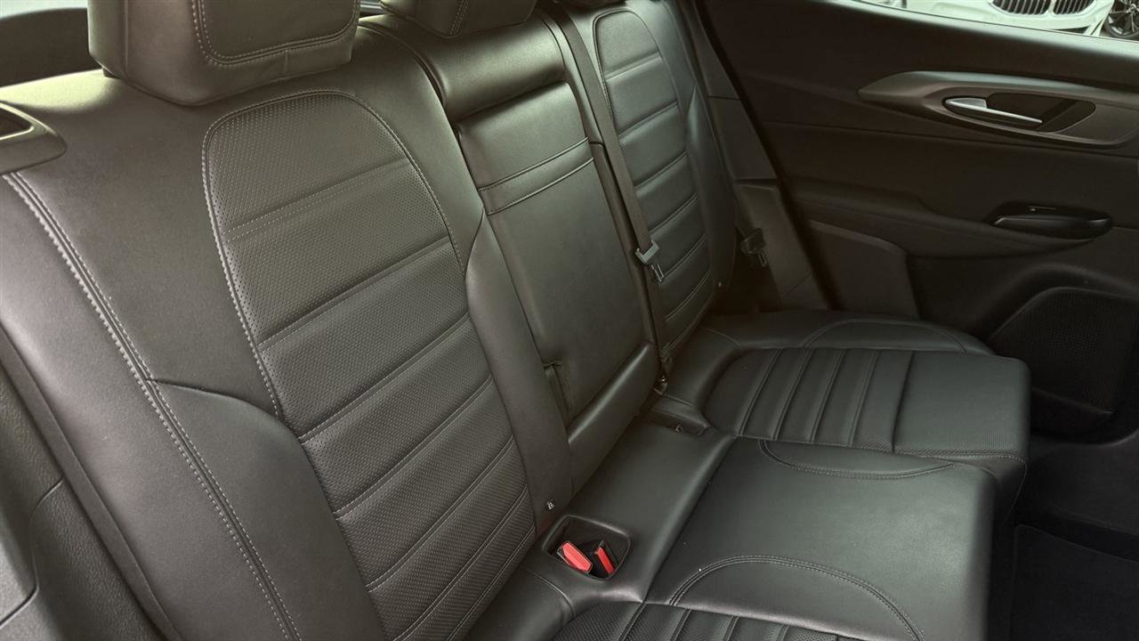 Used 2024 Alfa Romeo Tonale Veloce w/ Active Assist Package AWD/4WD image 38