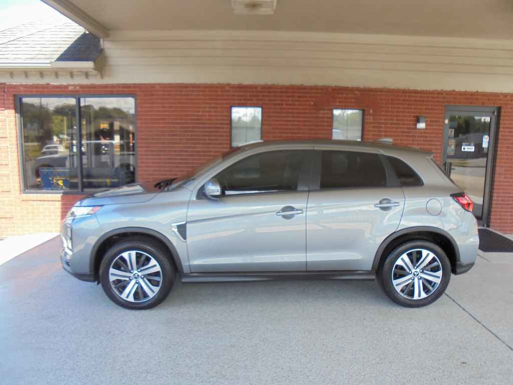 Used 2021 Mitsubishi Outlander Sport SE image 1