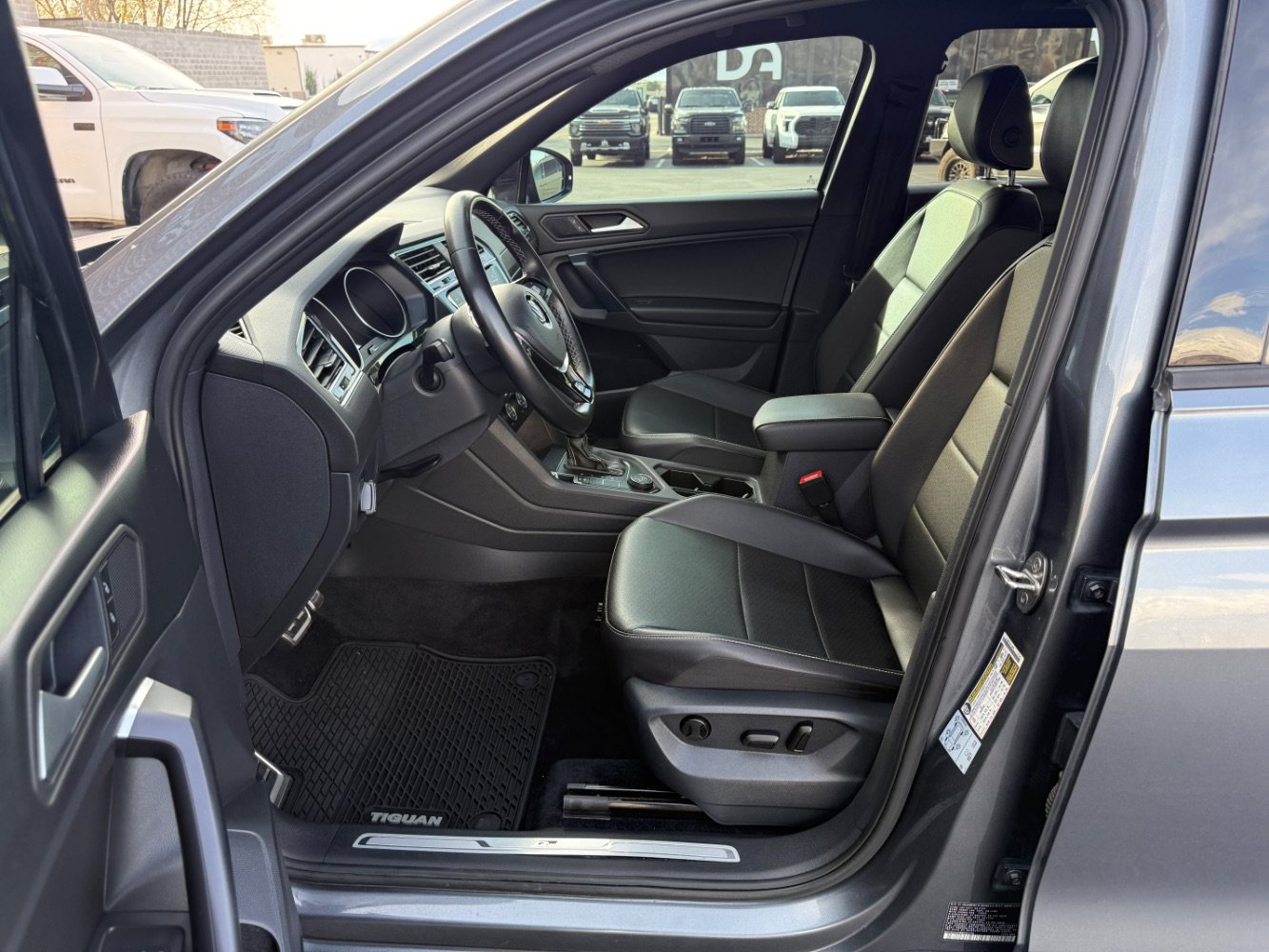 Used 2021 Volkswagen Tiguan SE R-Line AWD/4WD image 8
