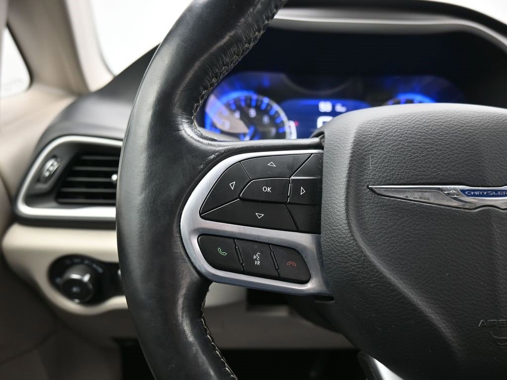 Used 2021 Chrysler Pacifica Touring-L image 50