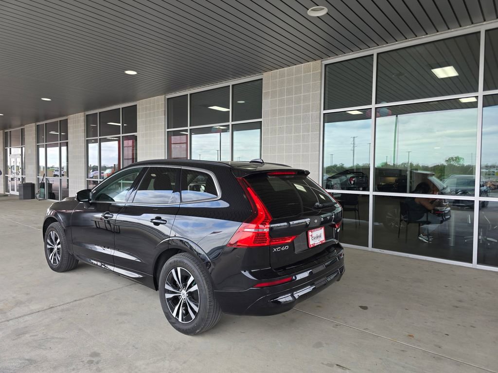 Used 2023 Volvo XC60 B5 Core AWD/4WD image 6