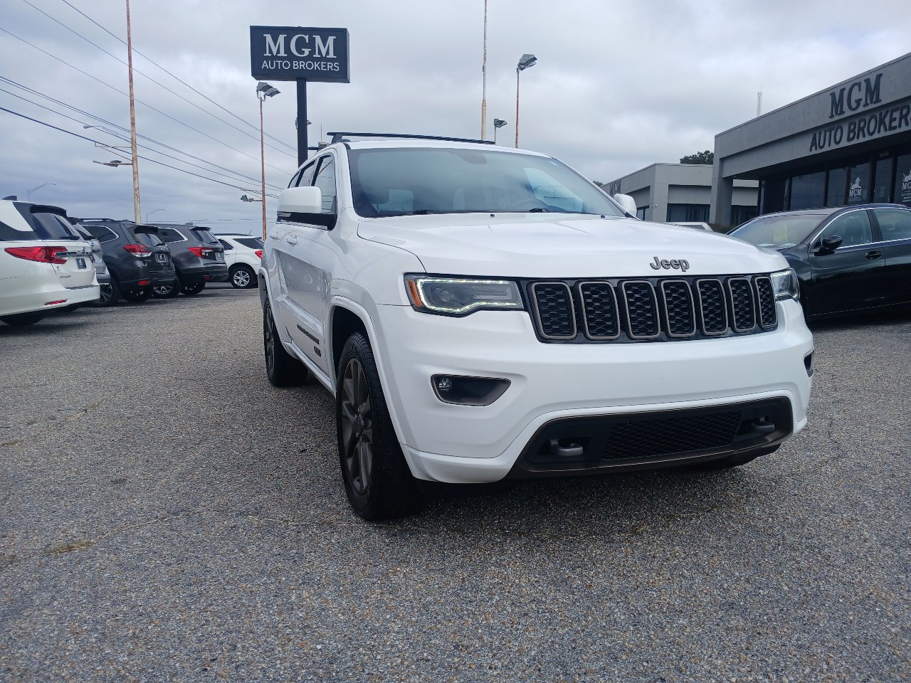 Used 2017 Jeep Grand Cherokee Limited 75th Anniversary image 3