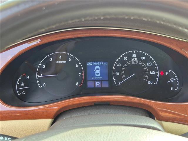 Used 2013 Hyundai Genesis 3.8 RWD image 9