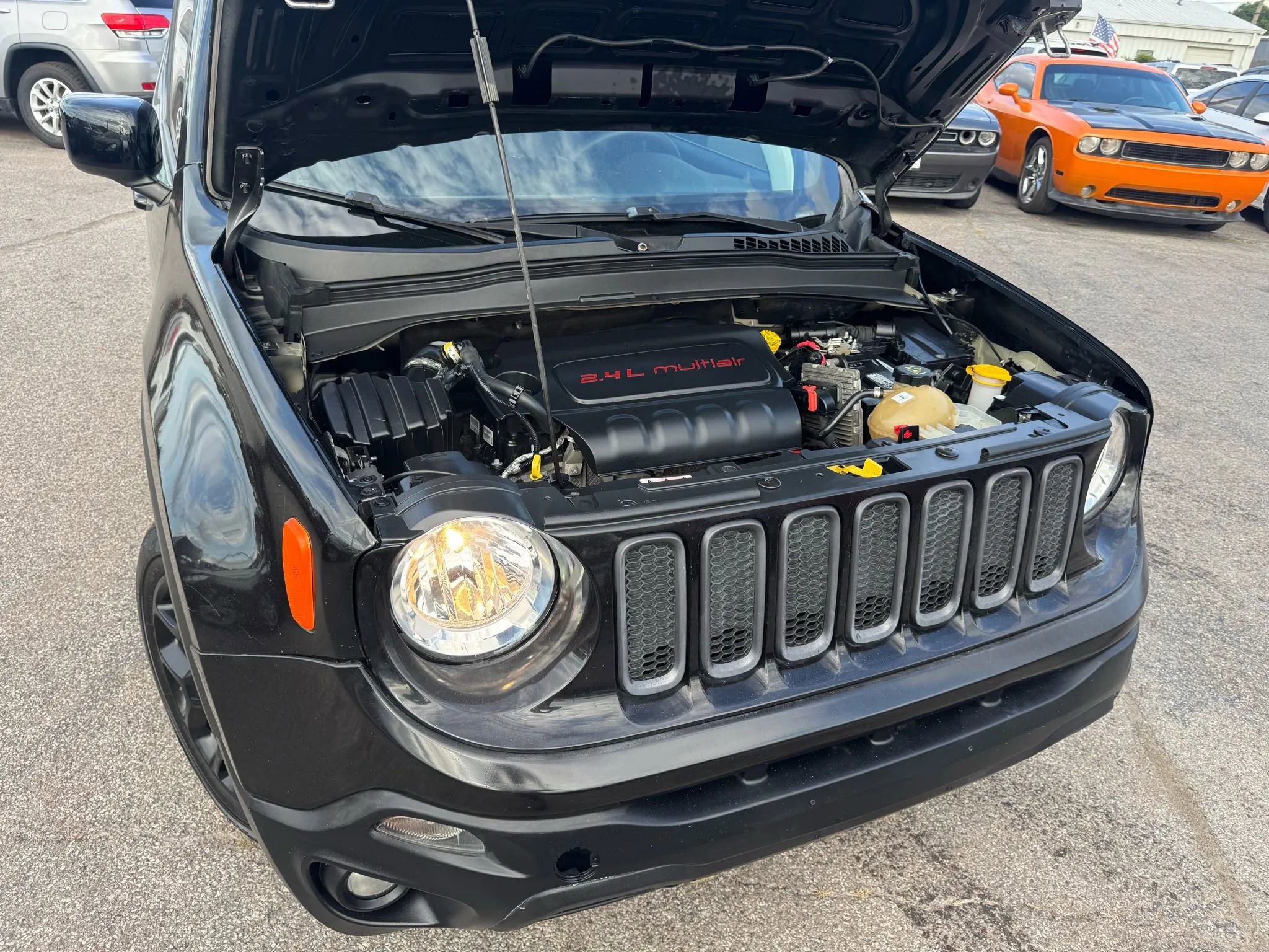 Used 2018 Jeep Renegade Latitude FWD image 25