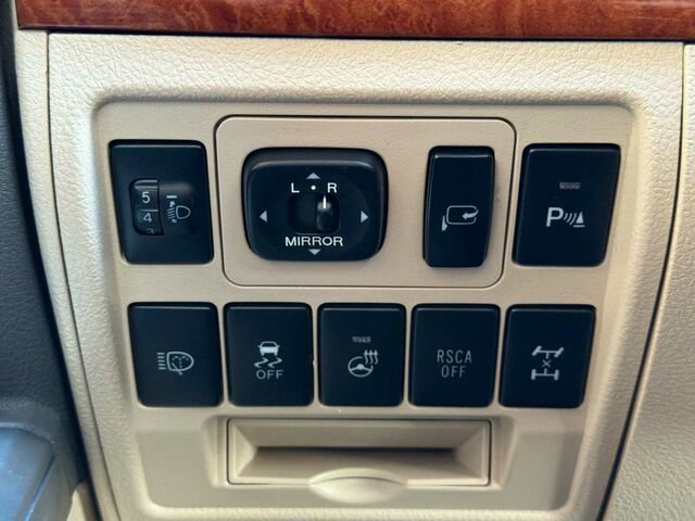 Used 2013 Toyota Land Cruiser AWD/4WD image 33