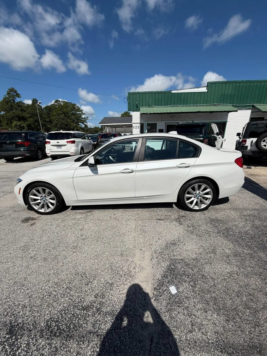 Used 2018 BMW 320i xDrive Sedan w/ Convenience Package AWD/4WD image 4