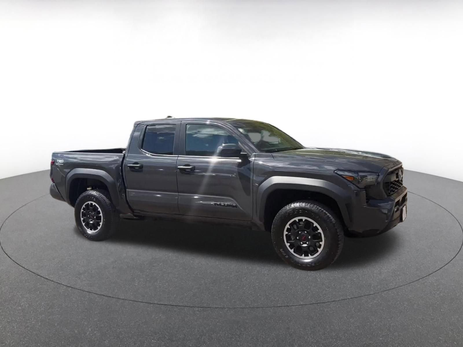 Used 2025 Toyota Tacoma TRD Off-Road AWD/4WD image 2