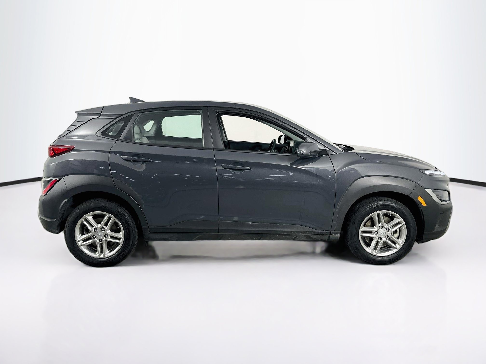 Used 2023 Hyundai Kona SE AWD/4WD image 4