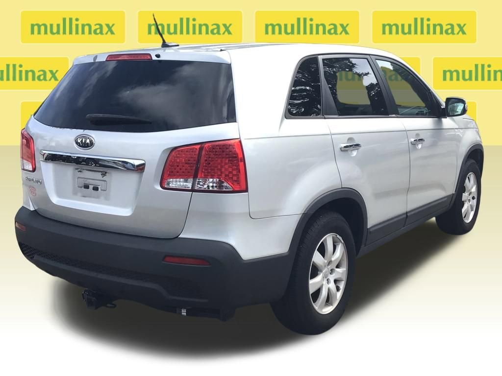 Used 2013 Kia Sorento LX w/ Third Row Pkg image 4