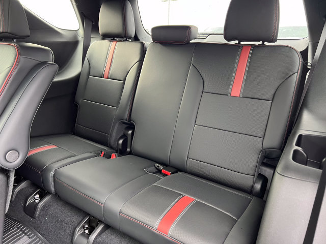 New 2027 Chevrolet Traverse RS w/ LPO, Floor Liner Package AWD/4WD image 7