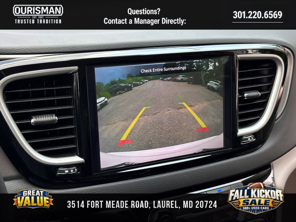Used 2024 Chrysler Pacifica Touring-L FWD image 12
