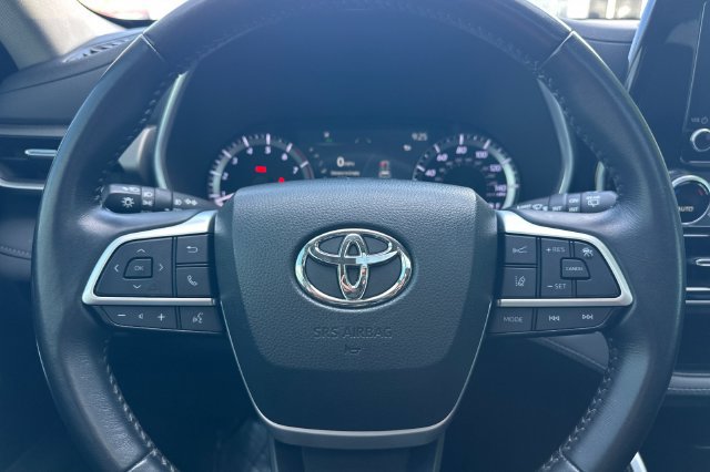 Used 2023 Toyota Highlander XLE FWD image 27