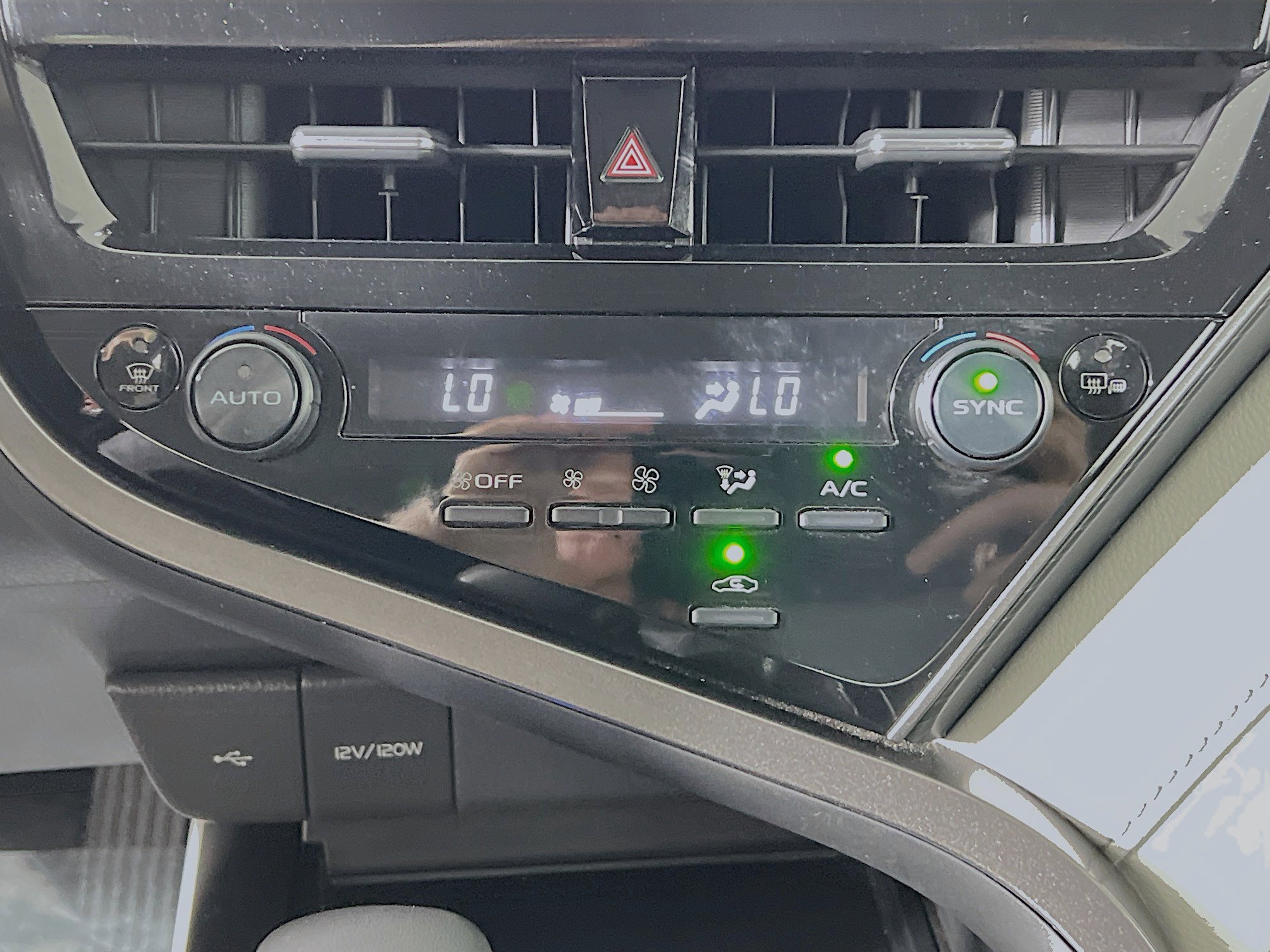 Used 2024 Toyota Camry SE image 25