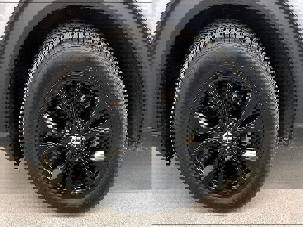 Used 2023 Ford Explorer Limited w/ Equipment Group 301A AWD/4WD image 7