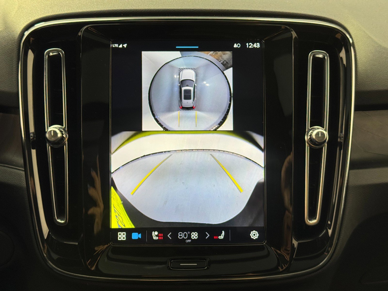 Used 2024 Volvo XC40 Recharge Plus w/ Protection Package Premier image 27