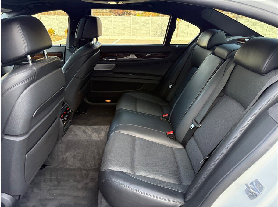 Used 2015 BMW 750Li RWD image 33