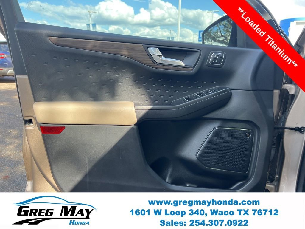 Used 2020 Ford Escape Titanium image 23