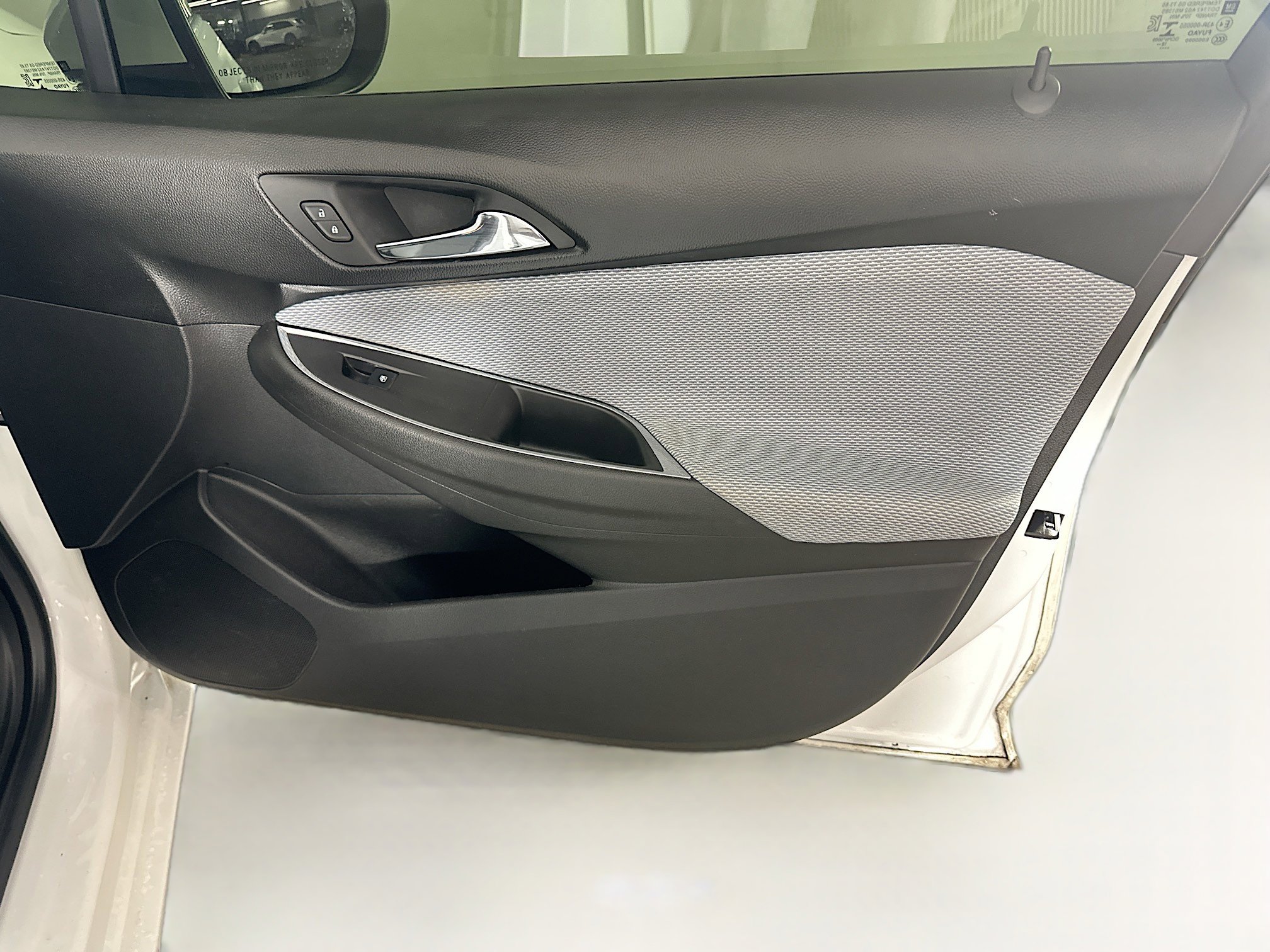 Used 2019 Chevrolet Cruze LT image 30