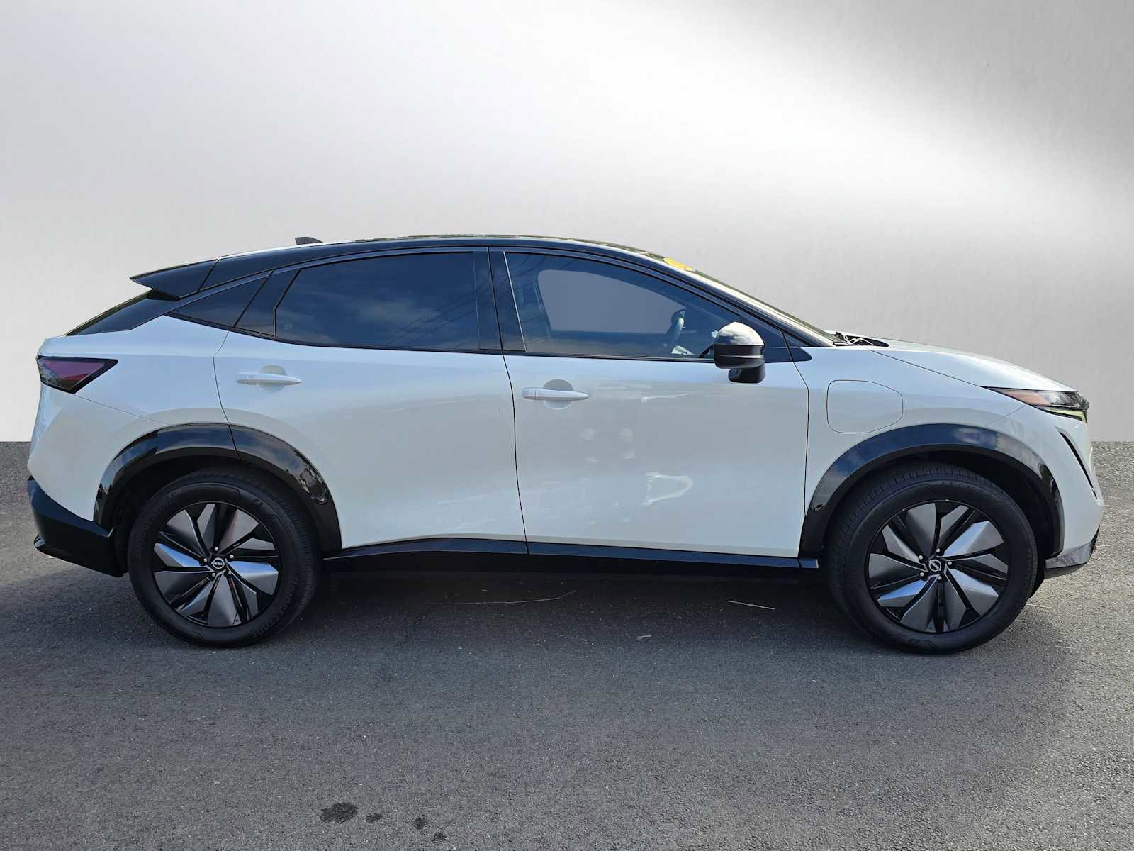 Used 2024 Nissan Ariya AWD image 2