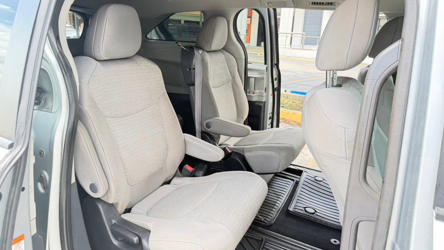 Used 2022 Toyota Sienna LE FWD image 34