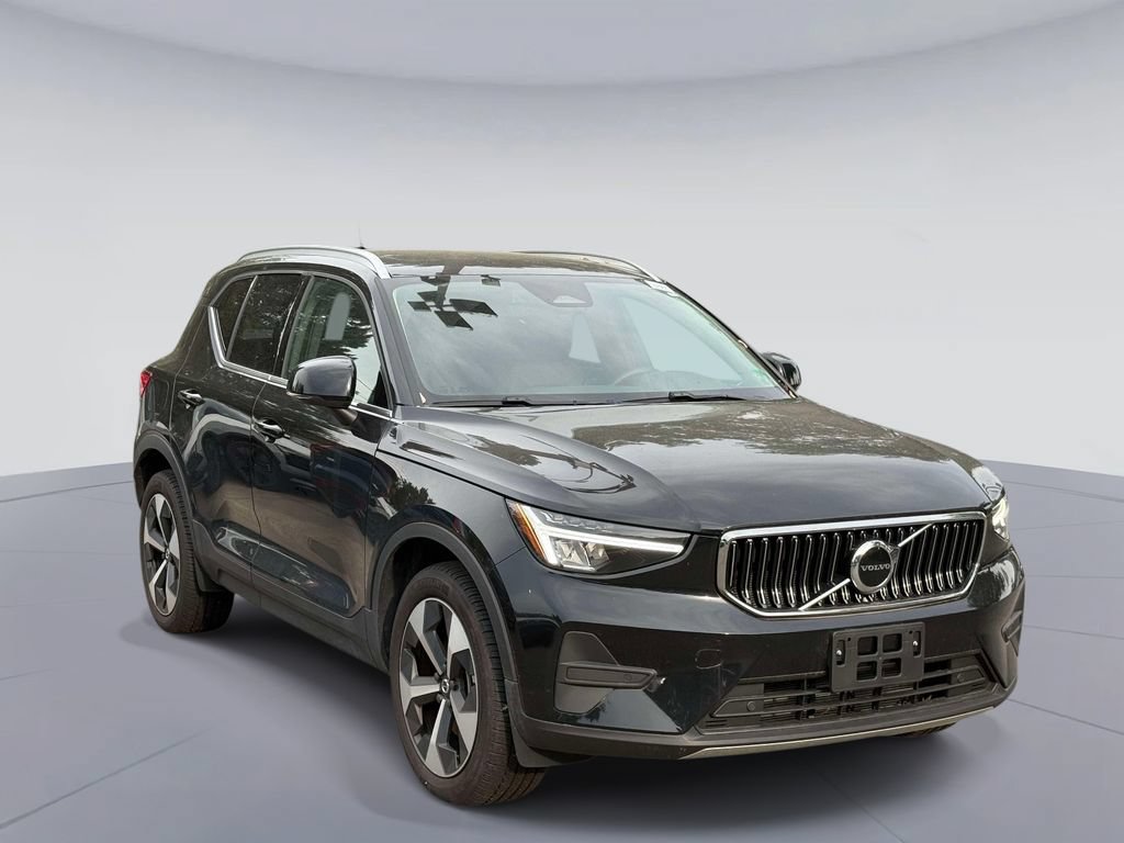 Used 2025 Volvo XC40 B5 Core w/ Protection Package Premier AWD/4WD image 5