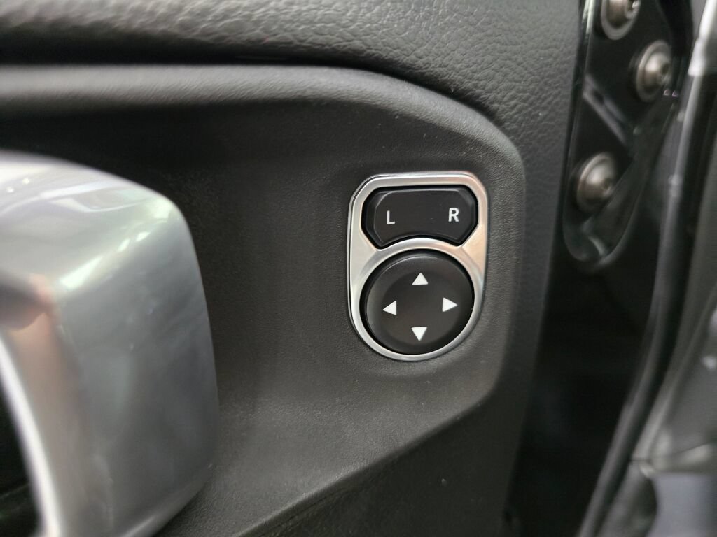 Used 2023 Jeep Wrangler Unlimited Sahara w/ Cold Weather Group AWD/4WD image 21