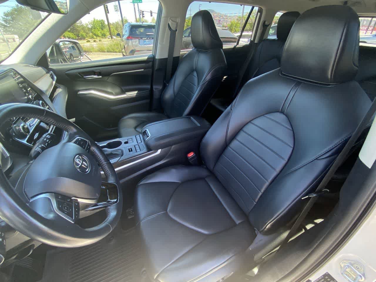 Used 2021 Toyota Highlander XLE AWD/4WD image 11