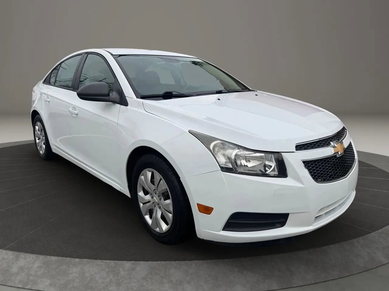 Used 2013 Chevrolet Cruze LS image 3