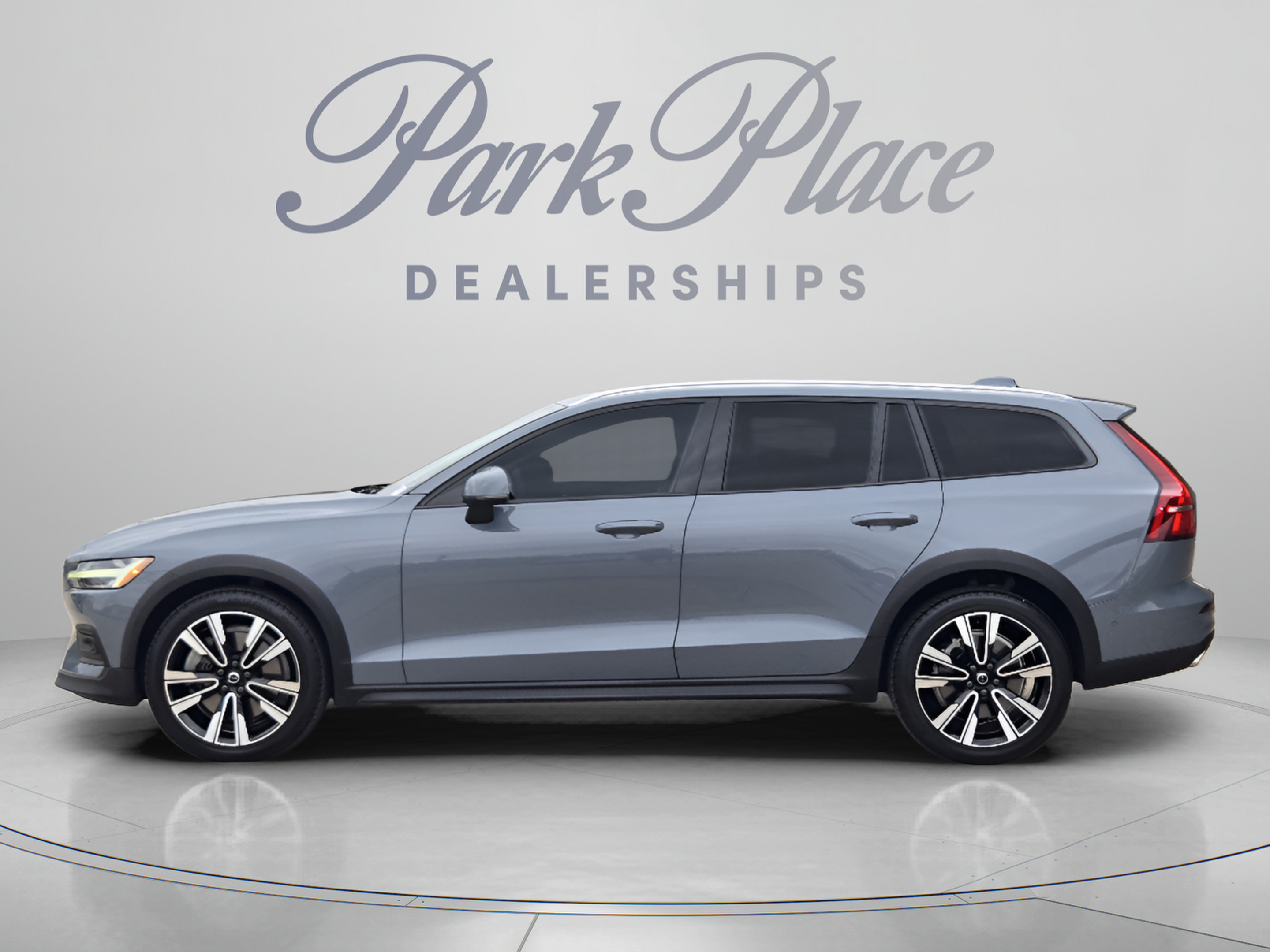 Used 2022 Volvo V60 T5 Cross Country w/ Advanced Package AWD/4WD image 2