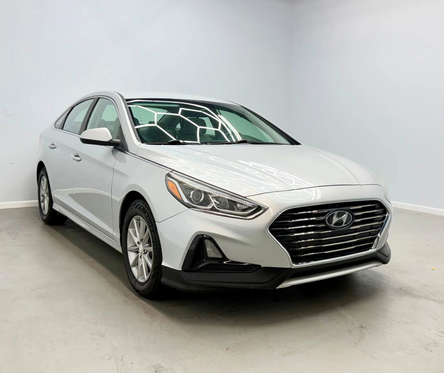 Used 2018 Hyundai Sonata SE image 1