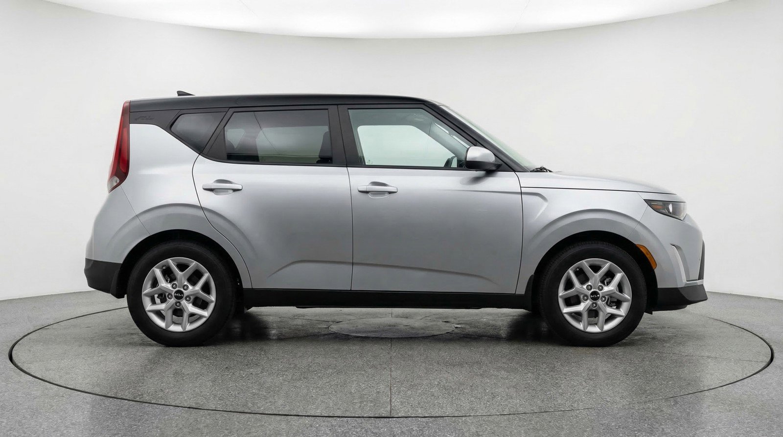 Used 2025 Kia Soul LX w/ LX Technology Package FWD image 11